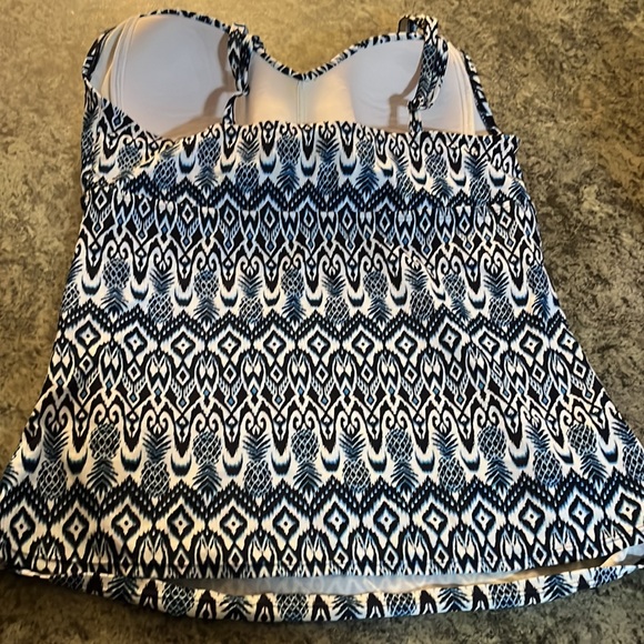 Swim top - Picture 2 of 7